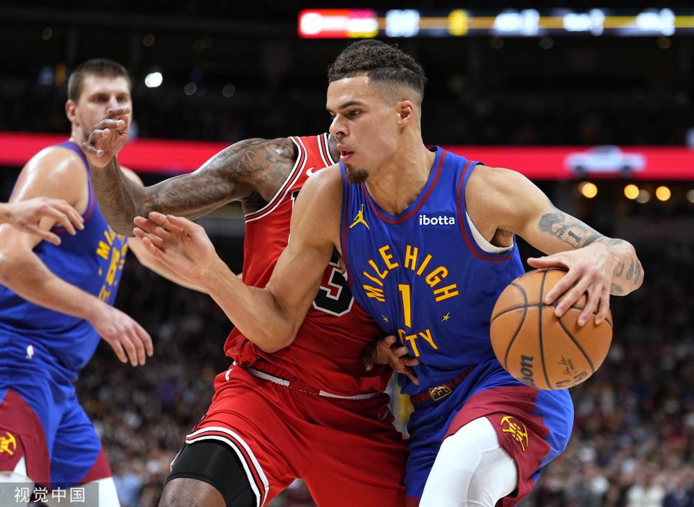 在接受采访 在接受采访